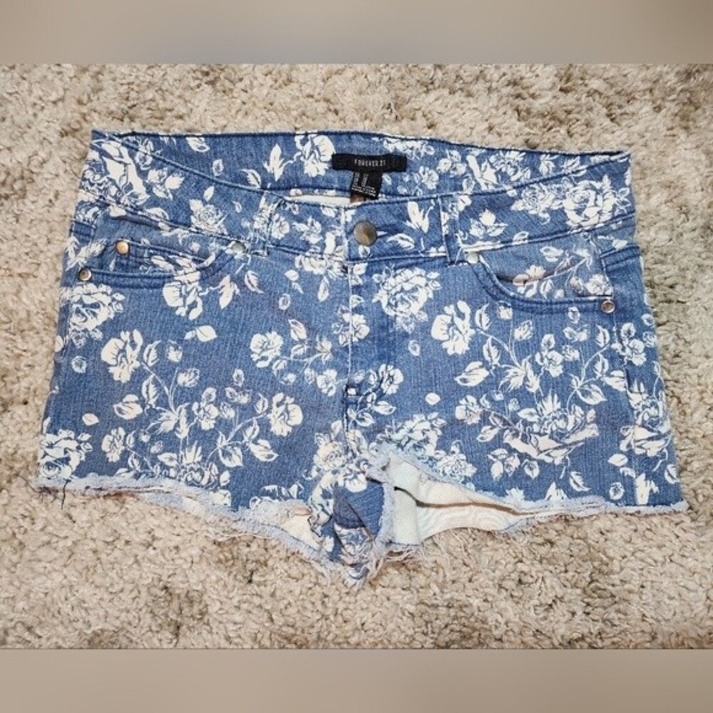 FOREVER 21 size 27 Med Wash EXTREME Stretchy Denim Floral Print Cut Off Shorts